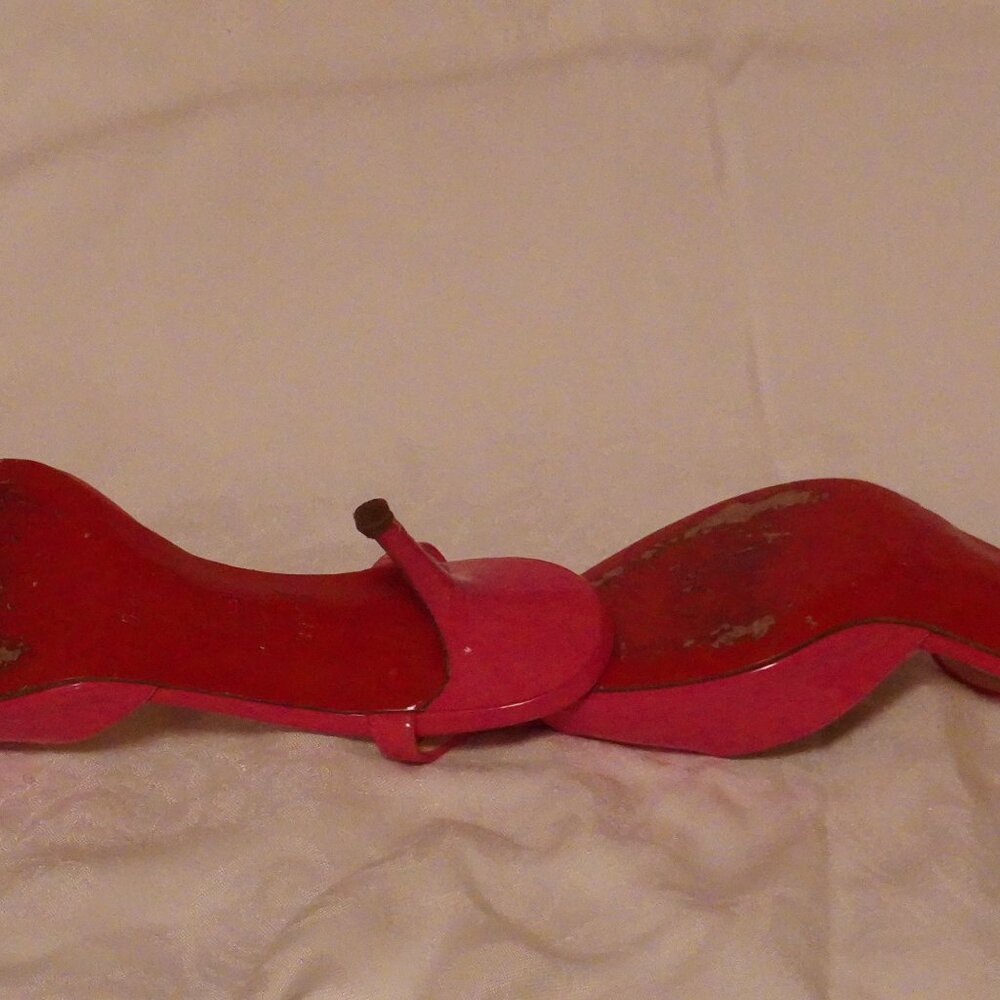 Gorgeous Christian Louboutin Red Heels - Picture 4 of 13
